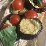 Il Codino - 茄子のロースト、自家製カッテージチーズ、プチトマト、バジル