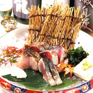 Seasonal cuisine made with carefully selected ingredients◆Enjoy piping Teppan-yaki and straw grilled dishes