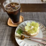 がんこ - 後から供されるシャインマスカットタルトとアイスコーヒー