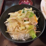 Rokumeikaku - ピリ辛とんこつラーメン定食950円