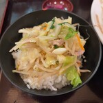 六明閣 - ピリ辛とんこつラーメン定食950円