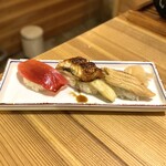 Gurin Hausu - ◆ 4貫目
                      ・バチマグロ
                      ・静岡県 清水区産 白茄子と鰻
                      ・煮穴子