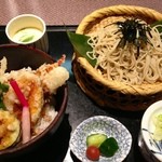 諏訪屋 - 天ぷら丼とそば 1260円 (2013.10現在)