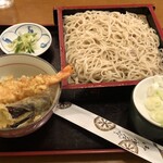 松美家 - 2023/8/29 ランチで利用。本日の気まぐれ　海老天丼とお蕎麦のセット(1,050円)