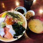 Uogashi Daizen - ♪おまかせ海鮮丼¥748 大盛¥110