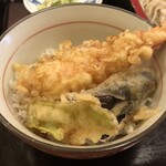 Matsumiya - 2023/8/29 ランチで利用。本日の気まぐれ　海老天丼とお蕎麦のセット(1,050円)