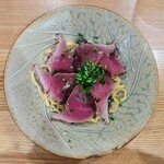La Stalla - ビアンケッティのアーリオオーリオと藁焼き鰹のタリオリーニ