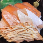 十六家 - サーモンづくし丼