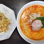 牡丹苑 - 料理写真:タンタン麺＆焼飯 半分