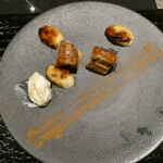 鉄板焼き あさひ - フォアグラ　斜めの線はシナモンパウダー