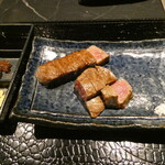 鉄板焼き あさひ - サーロイン（奥）とフィレ（手前）