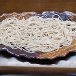 大伸工業 - 本命の大ざるの提供！やや太目で歯応えが有り風味の有るおそばです！それぞれの器は作家さん作られた作品の様な感じです！