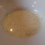 街角グラス - スープは濃厚。まるでソースと言ってもよい。が塩味控え目なのでやっぱりスープ。