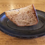 TARO - 自家製ライ麦パン
            