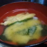 定食＆オムライス　とっぽけん - お味噌汁も付いてます