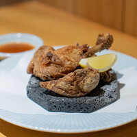 鶏料理 清水 - 骨付き鶏ジューシー揚げ