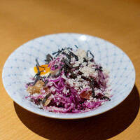 鶏料理 清水 - 紫キャベツのチキンシーザーサラダ