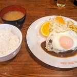 216822504 - ハンバーグとご飯とお味噌汁