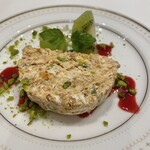 ビストロ・ダルブル - ピスタチオとナッツのヌガーグラッセ。甘すぎず意外にさっぱり。きなこのような香ばしさが、日本人好みな味わい