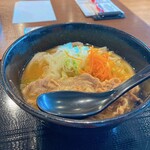 Yoshida no udon menzu fujisan - お肉は美味しかったですが、野菜が比較的たっぷり入っていたのが、嬉しかったです。