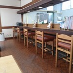 五銭茶屋 - 広い店内でカウンター席もゆったりしてます！