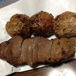 うえの - 上がつくね１２０円。下がレバー８０円