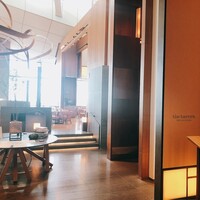 ザ タヴァン グリル＆ラウンジ - 