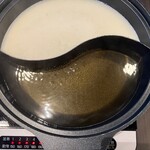 しゃぶ葉 - 料理写真:だし２種