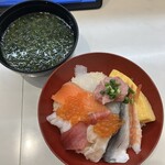 回転寿司 みさき - ランチの海鮮丼(あおさの味噌汁付き)　税込990円