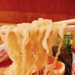 鶴松富士 - 平打ち麺