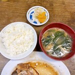 江戸堀 - 飯と汁と漬物はセットで