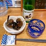 下総屋 - お通しは黒つぶ煮