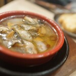 ビーフキッチンスタンド  - 牡蠣のアヒージョ