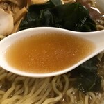 中華 三富 - ラーメンのスープ