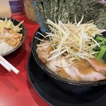 家系ラーメン たつ家 - 