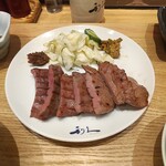 牛たん炭焼き 利久 - 牛タン定食の牛タン