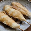 Tori Katsu - ①ささみ天【3本】(税込420円)
                一番人気のメニュー、薄い天麩羅のささみ天に出汁醤油のようなサラッとしたタレが掛けられています
                昔ながらの淡い味わいでサッパリしています