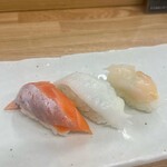 Sushidokoro Takumi - トロサーモン、エンガワ、つぶ貝