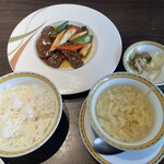 銀座アスター - 牛肉と野菜のカレー風炒め