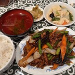 Chuugoku Meisai Gokuu - 牛肉とニンニクの芽ブラックペッパー炒め定食
