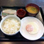 Nakau - 目玉焼き朝定食