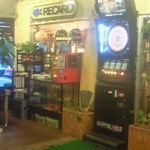 アソ ヴィレッジ カフェ - 店内にはダーツも設置されています