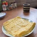 一富士食堂 - 平たい「だし巻き玉子」はジューシーな食感です！