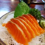 丸千葉 - サーモン刺身。