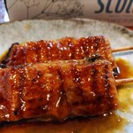 丸千葉 - うなぎ串。