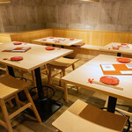 地酒ト魚ト肴 酒肆 魚や - ハイテーブル席_ヨリ