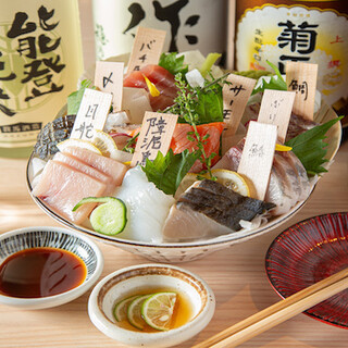 四季折々の鮮魚を味わう「お刺身盛り合わせ」がおすすめ