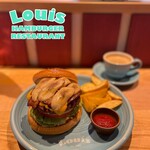 Louis Hamburger Restaurant - 『Elvis Presley's Cheese Burger¥1,750』
                『lunch drink¥150』