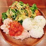 カフェ&バール 1363 - 自家製サルサソースの鶏ささみサラダチキン_¥1,050