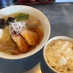 Ramen Tetsuya - とんこつ辛か麺（味玉付き）ライス無料